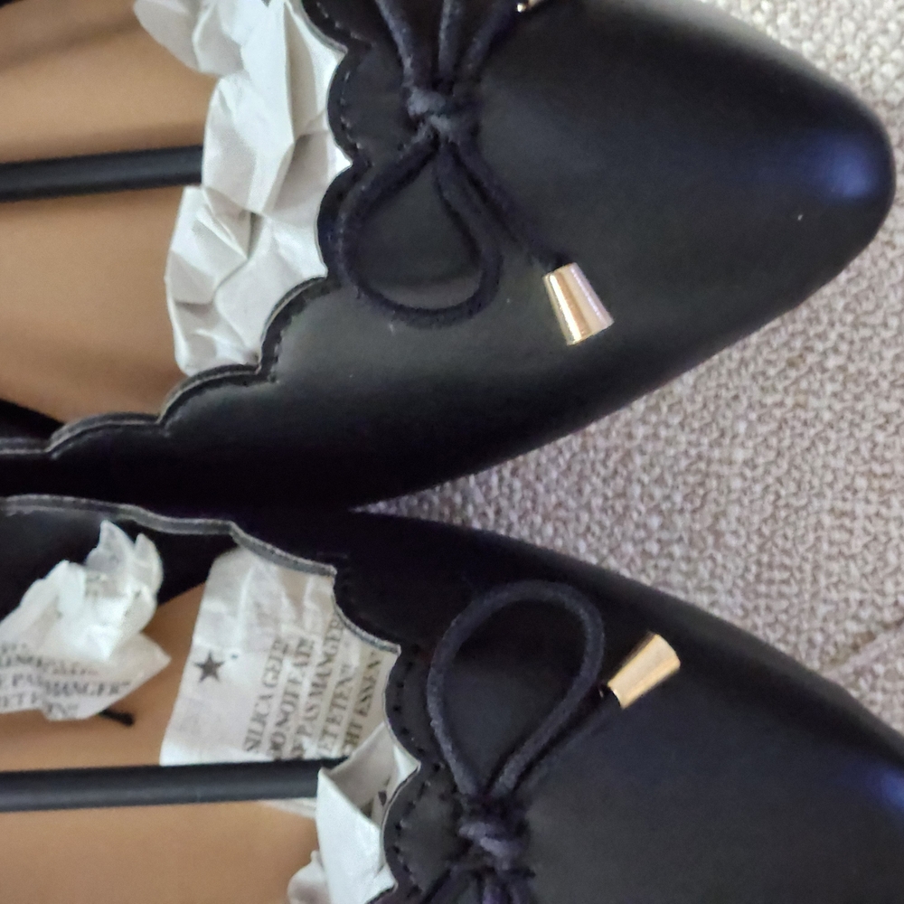 Elegant Black Women's Ballet Flats 9M New Smooth Finish Bow Accent New
